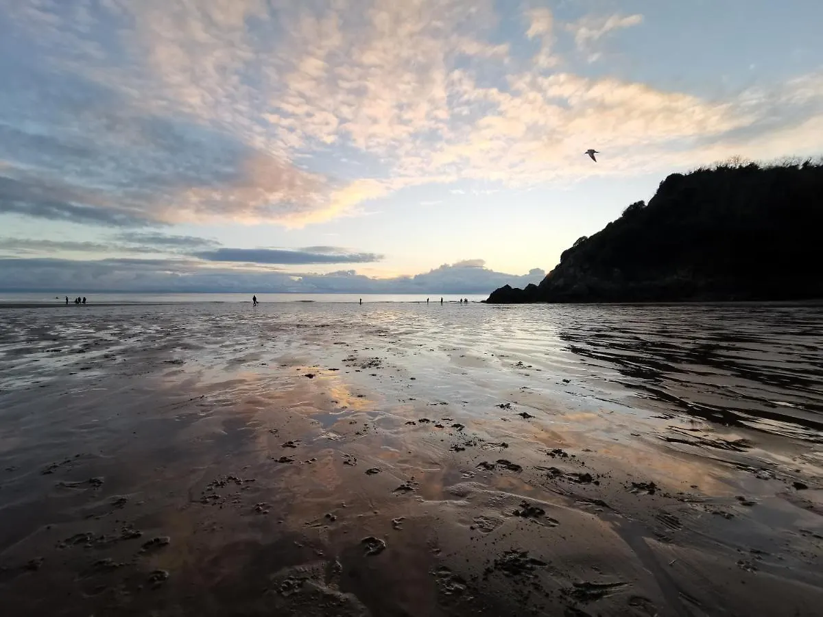 Caswell Beach Chalet 70 Located In Gower Peninsula Swansea 0*,  United Kingdom